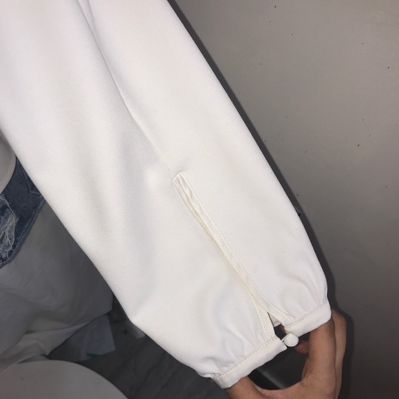 🧩Ann Taylor All White Ruffled Long Sleeve Blouse - Picture 7 of 12